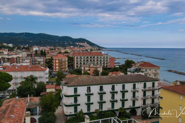 diano-marina-0180582698-B1DE-34C8-559E-BA38C2782B95.jpg