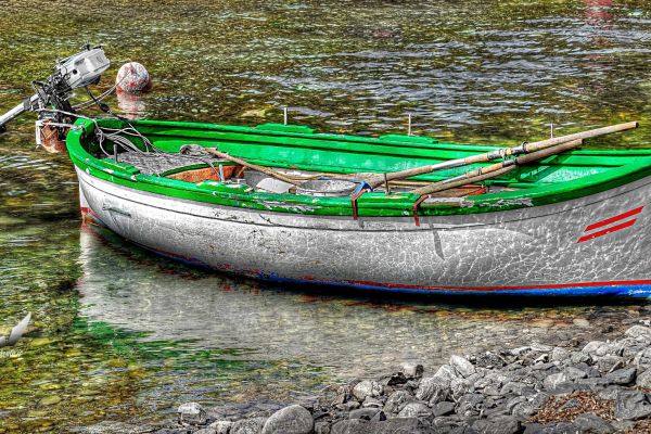 boat64CD3CE1-DD70-3311-8698-9333621DADD2.jpg