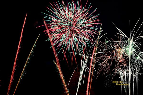 fireworks-035B8A97D4-873E-C637-EF50-C4869E3FA27A.jpg