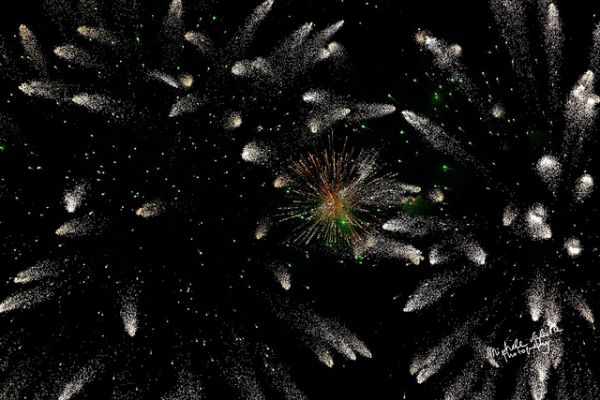 fireworks-19CE3A8135-2242-D783-4DED-2A6F2EFC4399.jpg