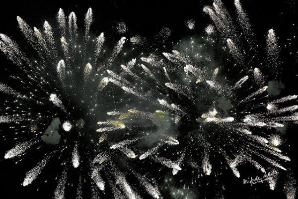 fireworks-2098594CAB-026B-16D4-9F4E-EF9E811B28FC.jpg