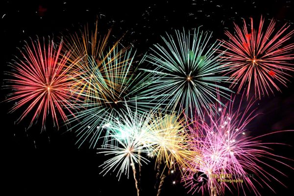 fireworks-27C355BF44-2594-22D9-72CC-24F7BA4C0826.jpg