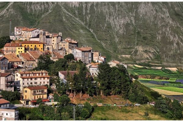 castelluccio-1096961C9BF-8044-A1CA-311B-7FAFC361FD8D.jpg