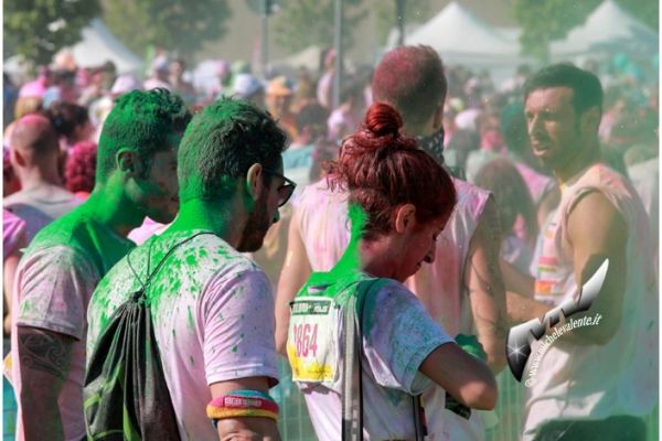 the-color-run-18000BCE3B-FCC6-3EB2-BA5A-F6EEF9B4DA6D.jpg